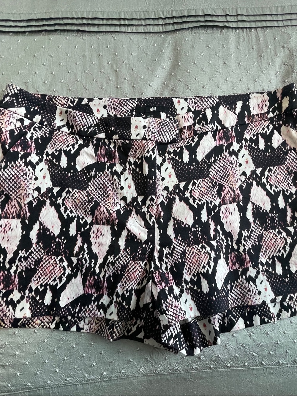 H&M Black White Pink Pattern Mini Shorts size 10
